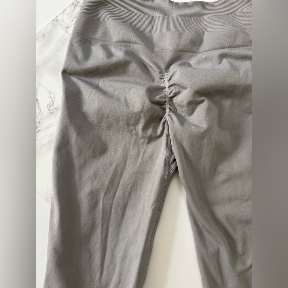 Unbranded scrunching rear leggings size M .